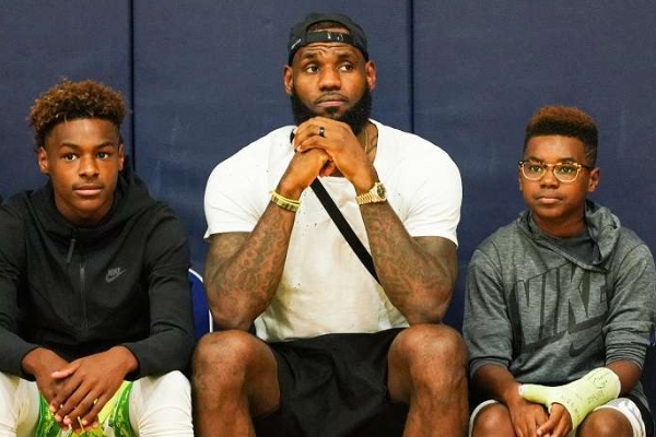 詹姆斯有幾個(gè)兒子？