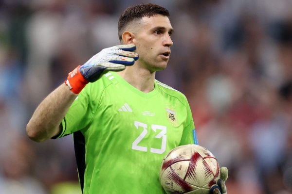 莫佩調(diào)侃撞傷萊諾成就大馬?。骸半y道他不應(yīng)該對我心存感激嗎？”